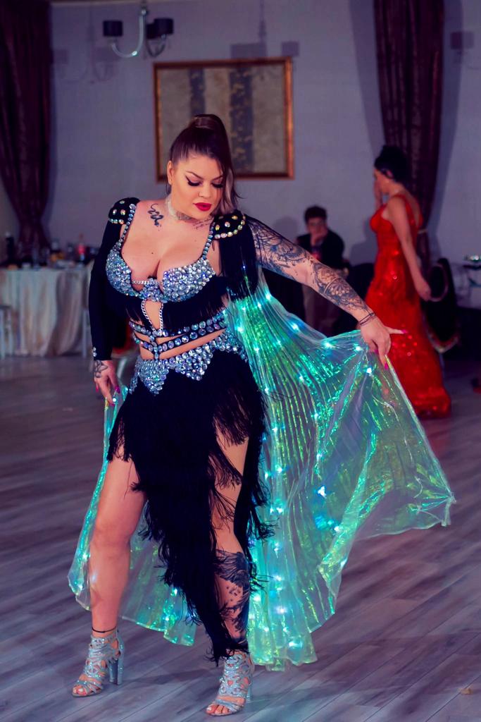 Dansatoare Orientala-  Belly Dance